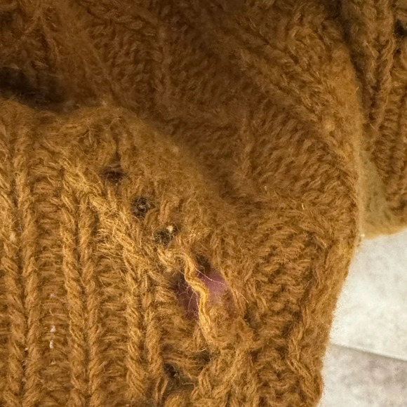 Saks Fifth Avenue Women's Lambs Wool Angora Blend Vintage Cable Knit Sweater Med - Picture 4 of 13